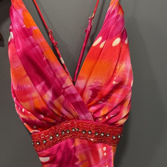 Size 5 floor length open back maxi with detailed beading - Picture 3 of 4